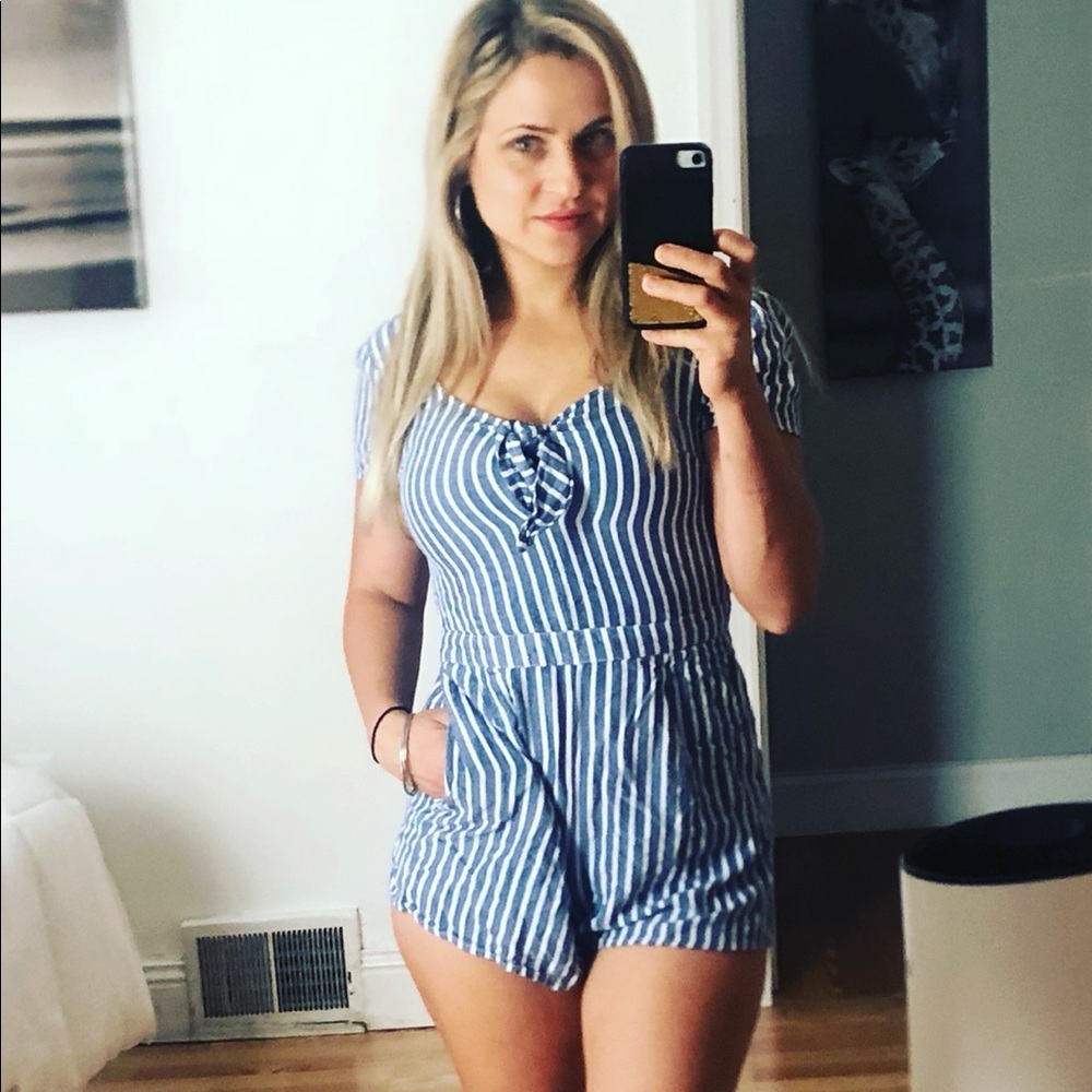 Hollister romper